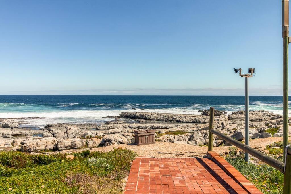 Appartamento Easy Going Hermanus With An Ocean View Esterno foto