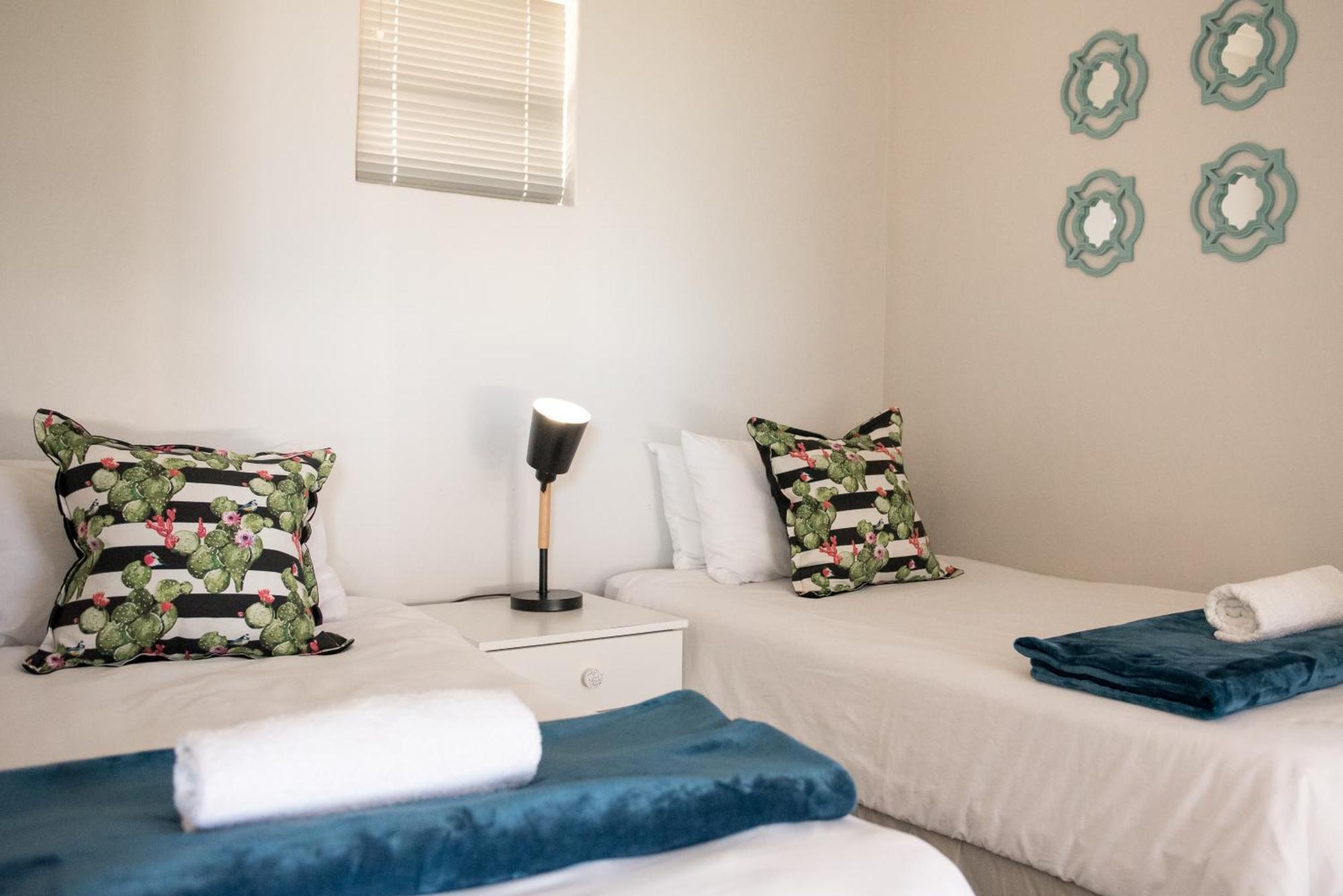 Appartamento Easy Going Hermanus With An Ocean View Esterno foto